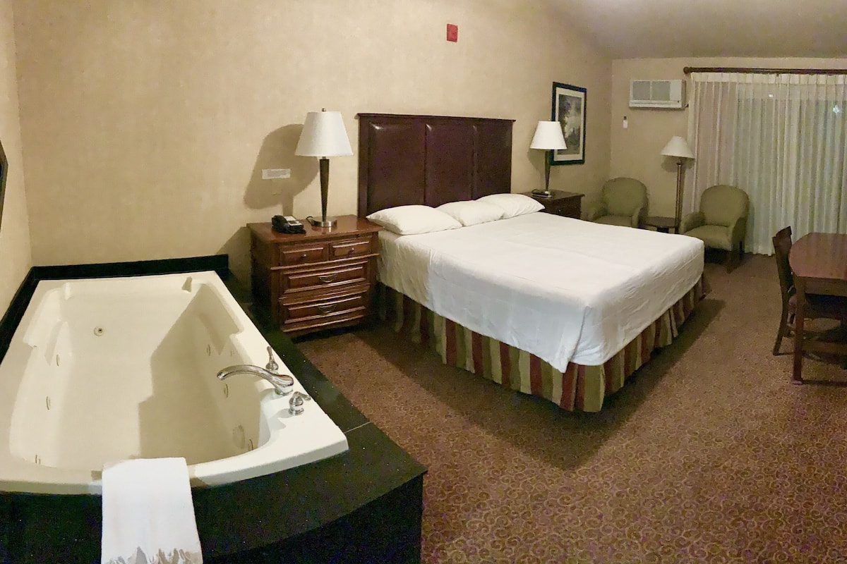 Deluxe Room, 1 King Bed