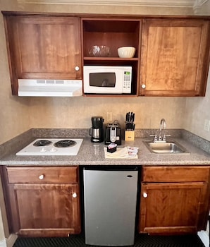 Classic River View 2 Room Unit, Family Apartment | Private kitchenette | Fridge, microwave, coffee/tea maker, toaster at Yosemite View Lodge