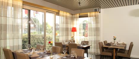Aperto a colazione, pranzo e cena, cucina belga