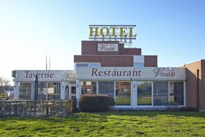 Petit-déjeuner, déjeuner et dîner servis sur place, plats Cuisine belge 