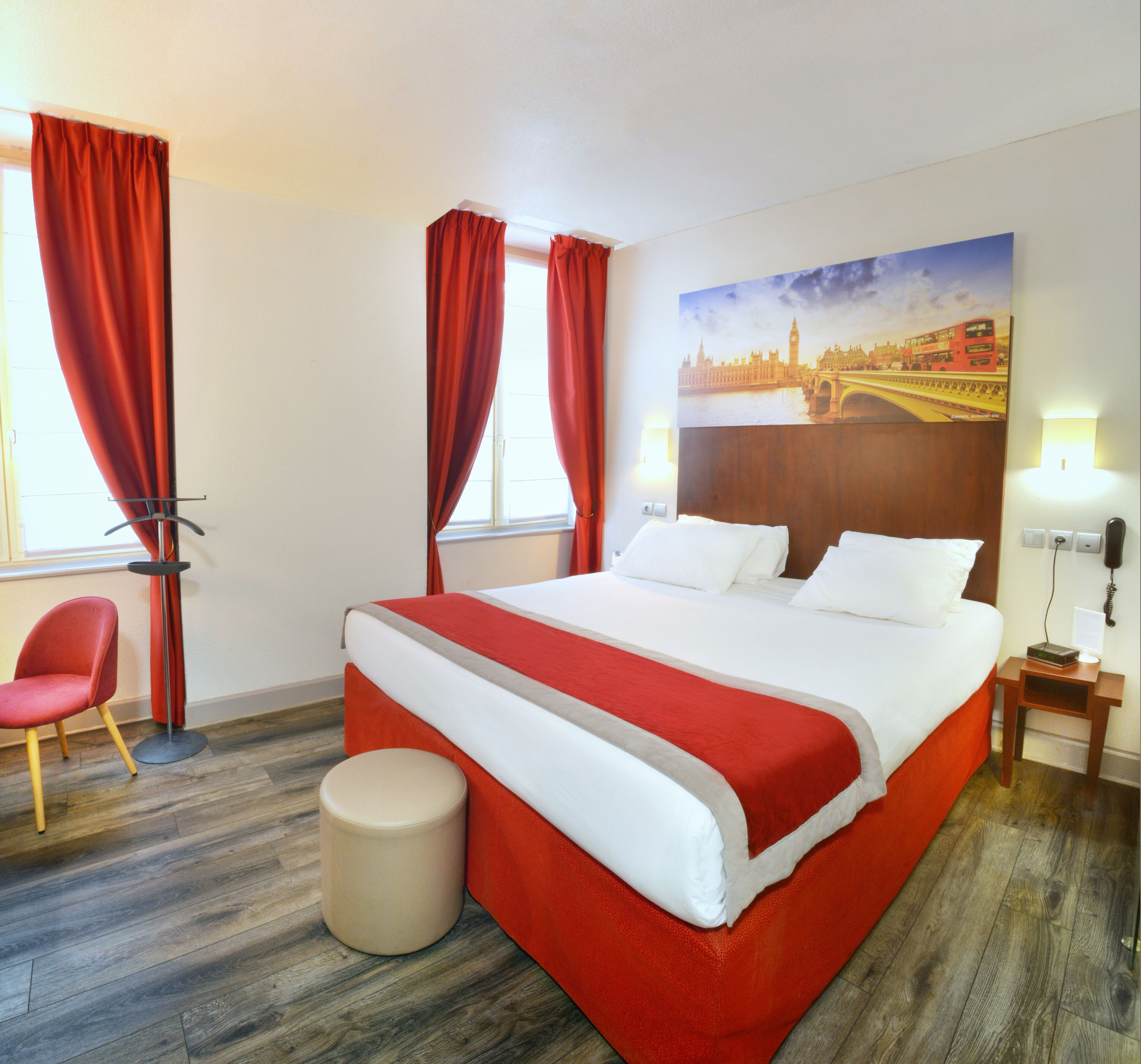 Superior Room, 1 King Bed, Non Smoking (Larger Room) | Premium bedding, in-room safe, desk, laptop workspace