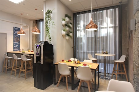 Desayuno buffet diario (EUR 14.5 por persona)