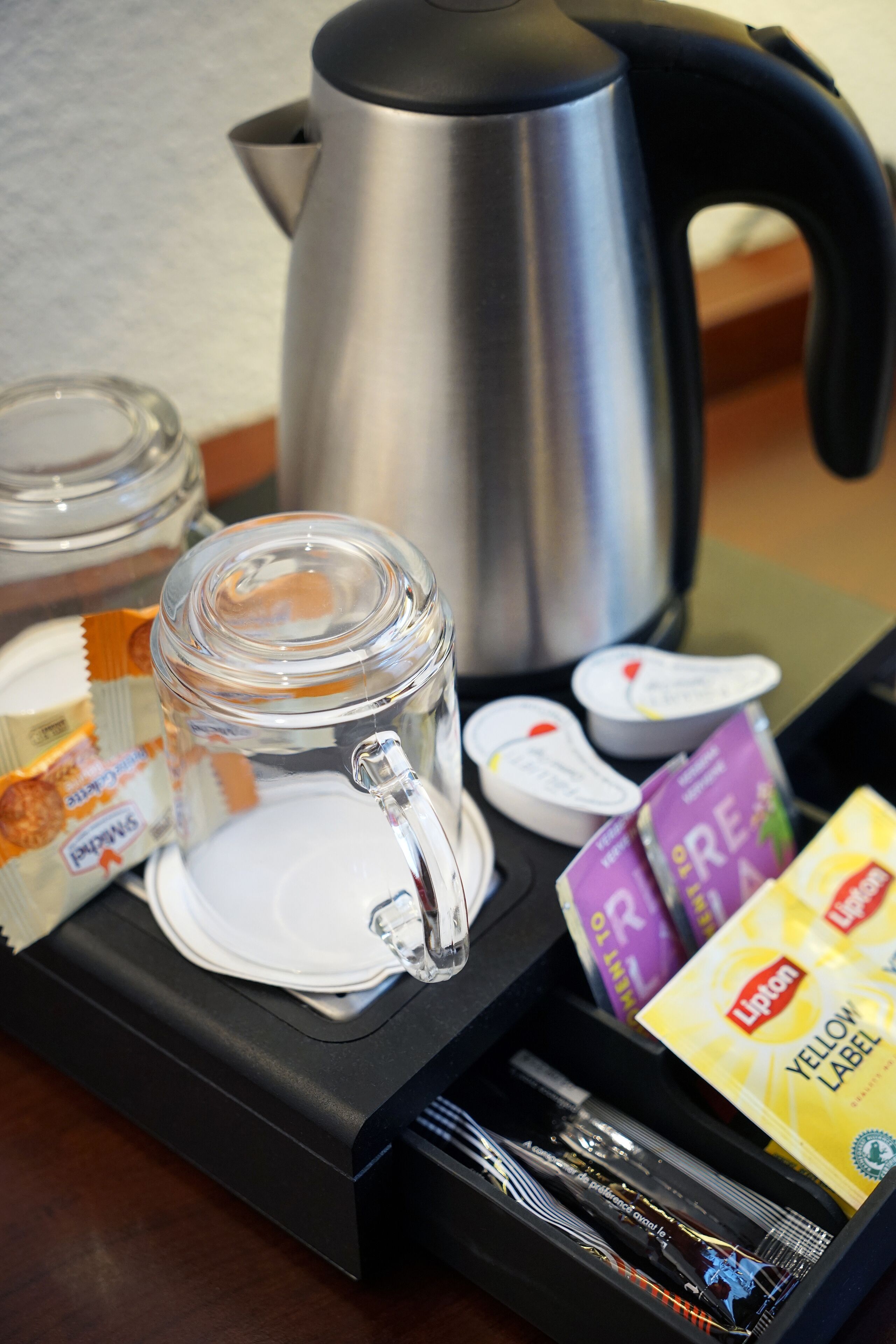 superior room, 1 king bed, non smoking (larger room;twin bed on request) | premium bedding, in-room safe, desk, laptop workspace