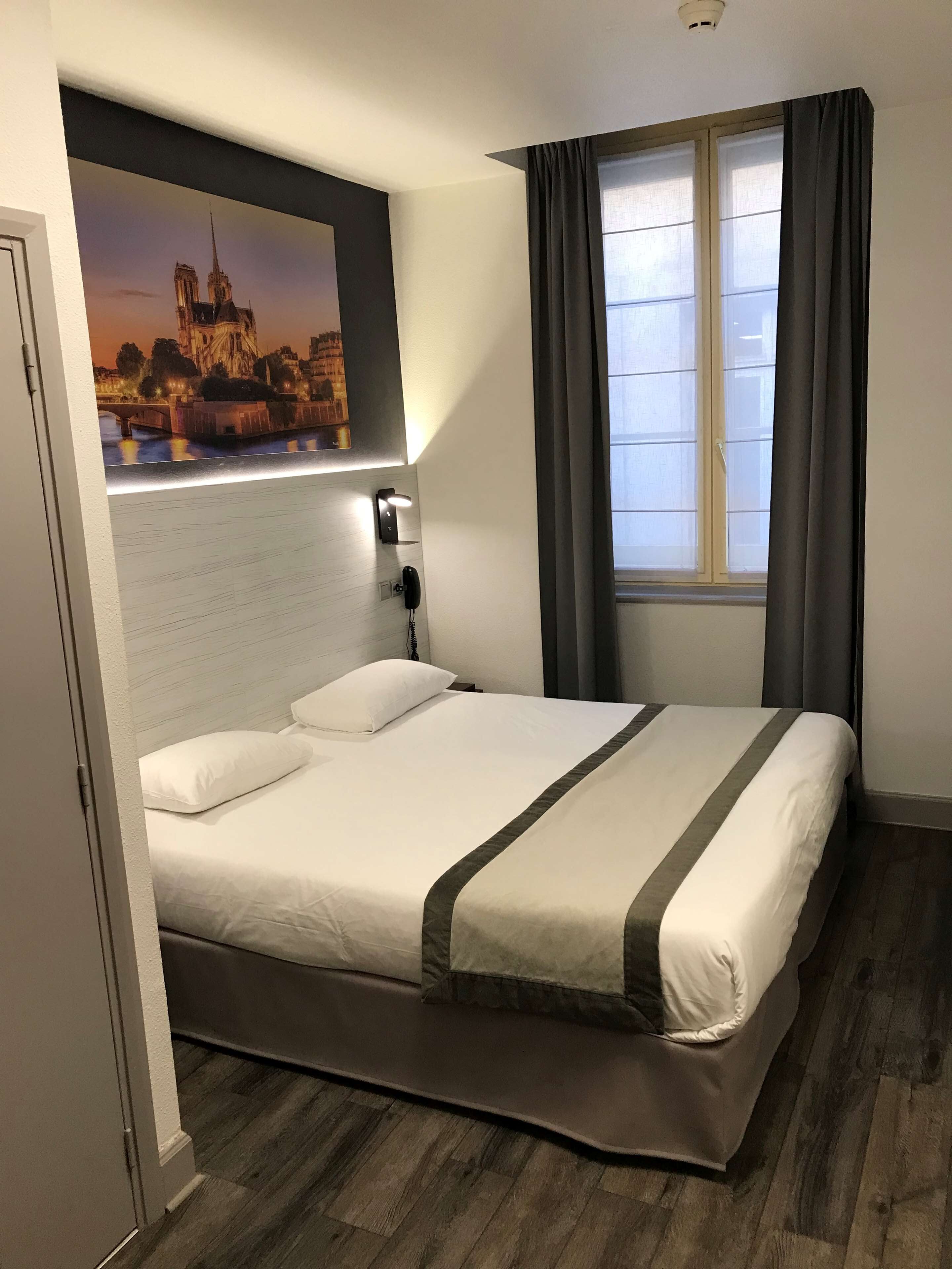 superior room, 1 king bed, non smoking (larger room;twin bed on request) | premium bedding, in-room safe, desk, laptop workspace