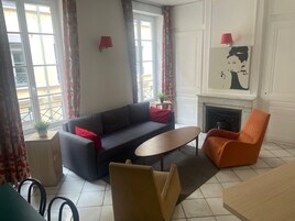 Apartamento família, 2 quartos, para não fumantes, cozinha | Área de estar | TV de tela plana