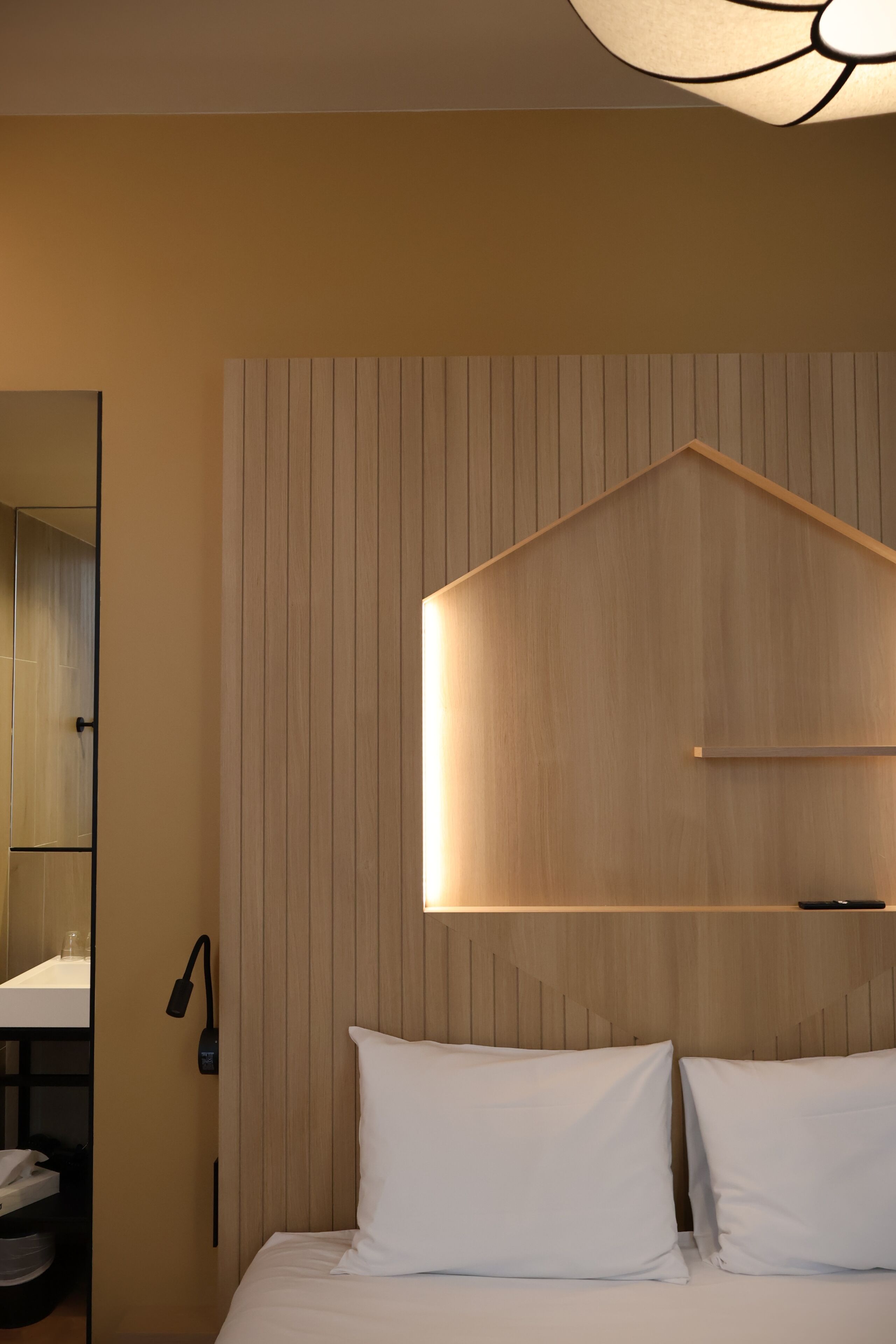 Superior Room, 1 King Bed, Non Smoking (Larger Room) | Premium bedding, in-room safe, desk, laptop workspace