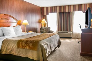 書桌、筆電工作空間、遮光布/窗簾、熨斗/熨衣板