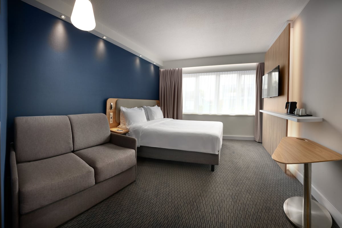 Standard Room, 1 Queen Bed with Sofa bed | 1 bedroom, desk, laptop workspace, iron/ironing board