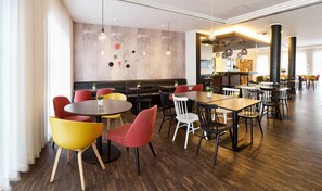 Free daily buffet breakfast  - Holiday Inn Express Hasselt by IHG (Hasselt)