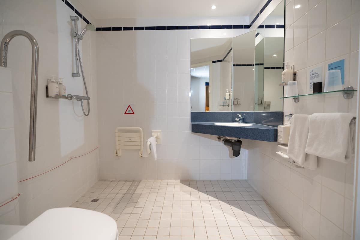 room, 1 queen bed, accessible | 1 bedroom, desk, laptop workspace, iron/ironing board