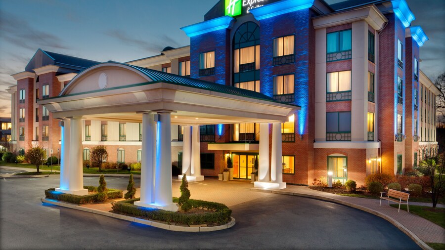 Holiday Inn Express Hotel & Suites Warwick-Providence (Arpt) by IHG