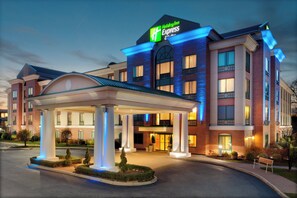A Holiday Inn Express hotel with a modern design, featuring a covered entrance and a well-lit facade. - Holiday Inn Express Hotel & Suites Warwick-Providence (Arpt) by IHG (Warwick)