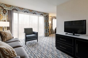 1 bedroom, premium bedding, pillowtop beds, desk