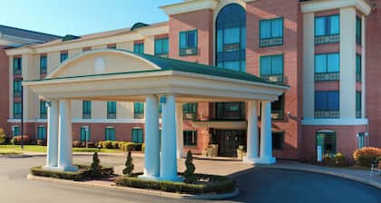 Holiday Inn Express Hotel & Suites Warwick-Providence (Arpt) by IHG