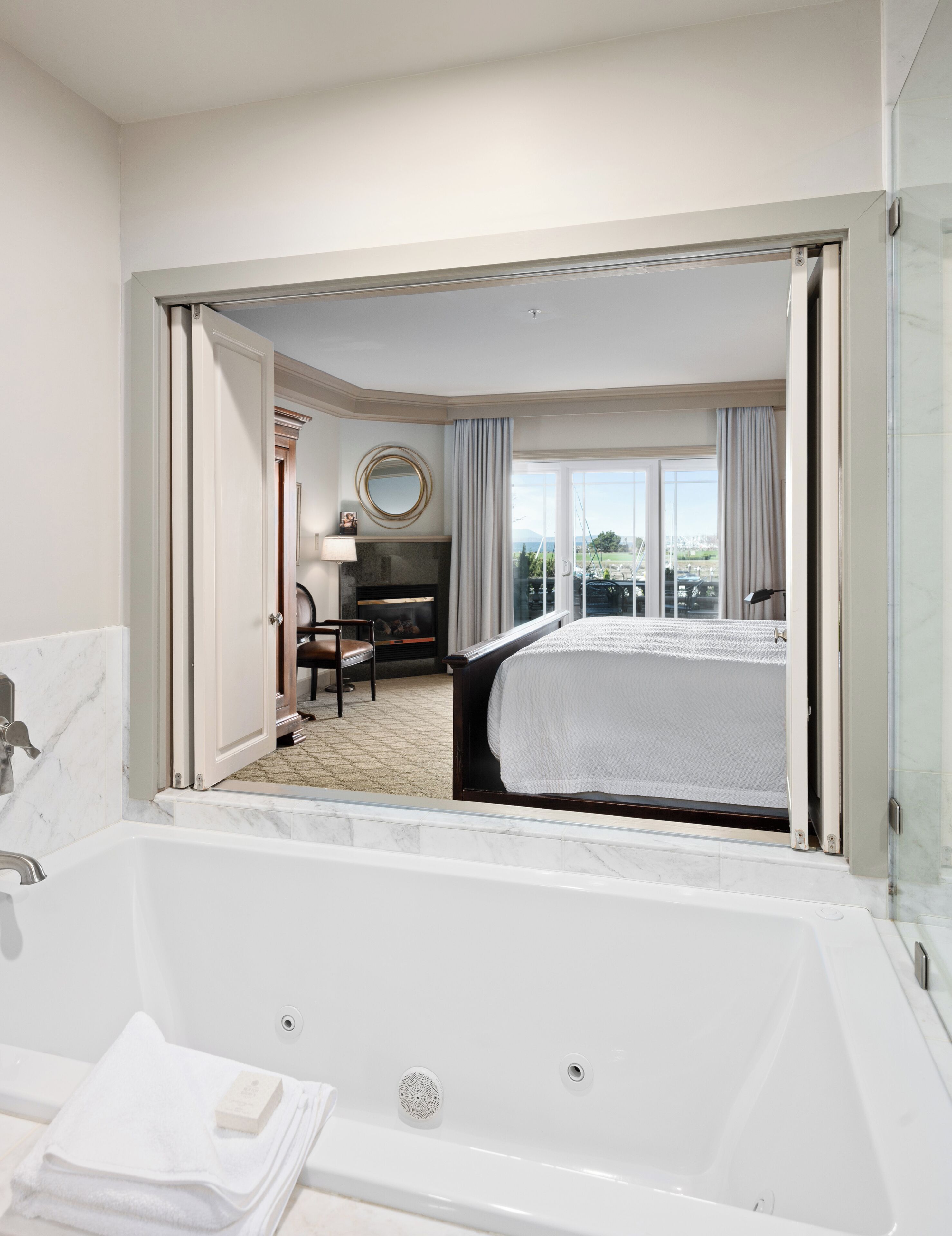 room, 1 king bed, bay view | bathroom | free toiletries, hair dryer, bathrobes, towels