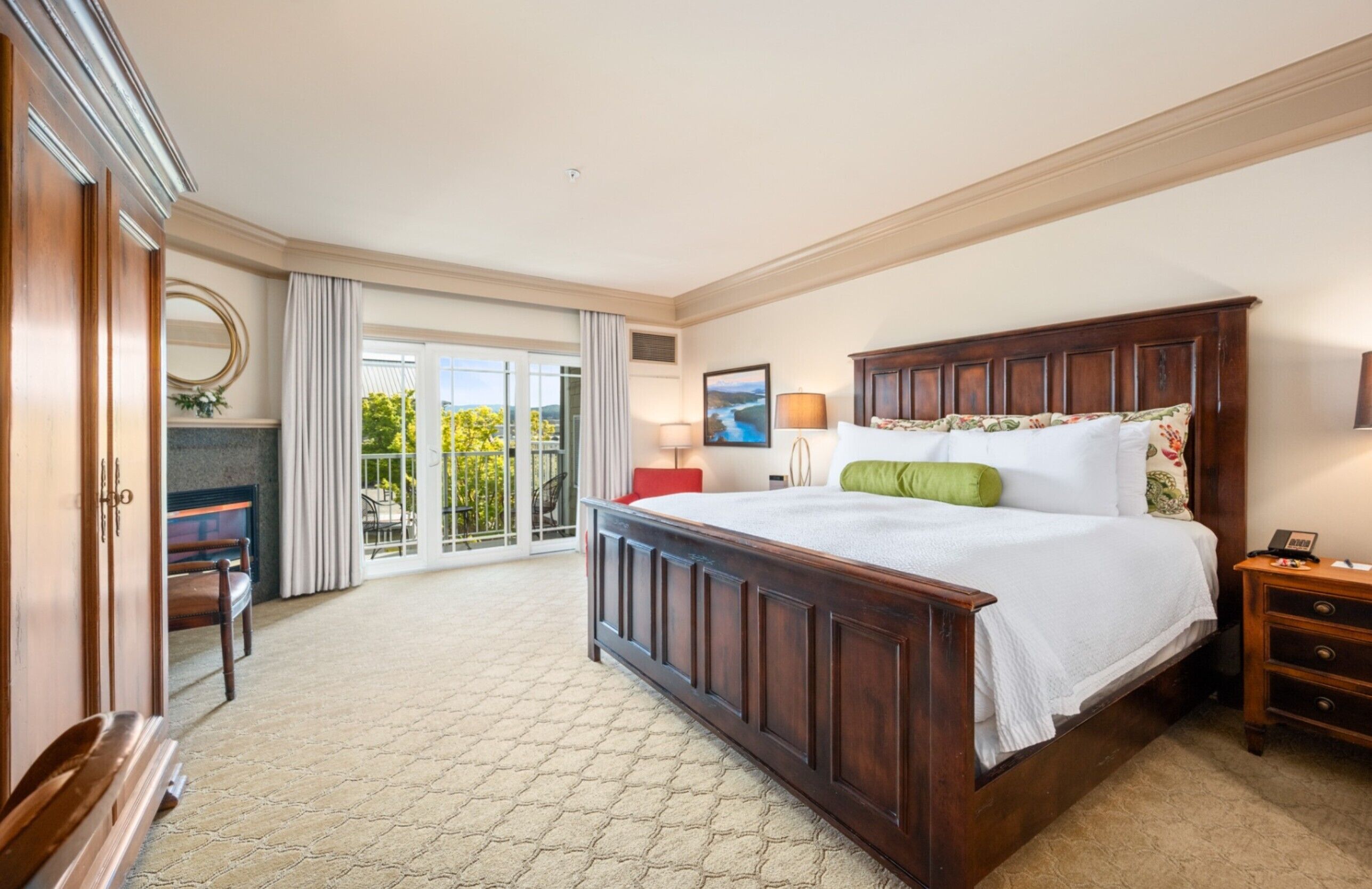 Standaard kamer, 1 kingsize bed (Executive Plaza) | Luxe beddengoed, donzen dekbedden, pillowtop-bedden, een minibar