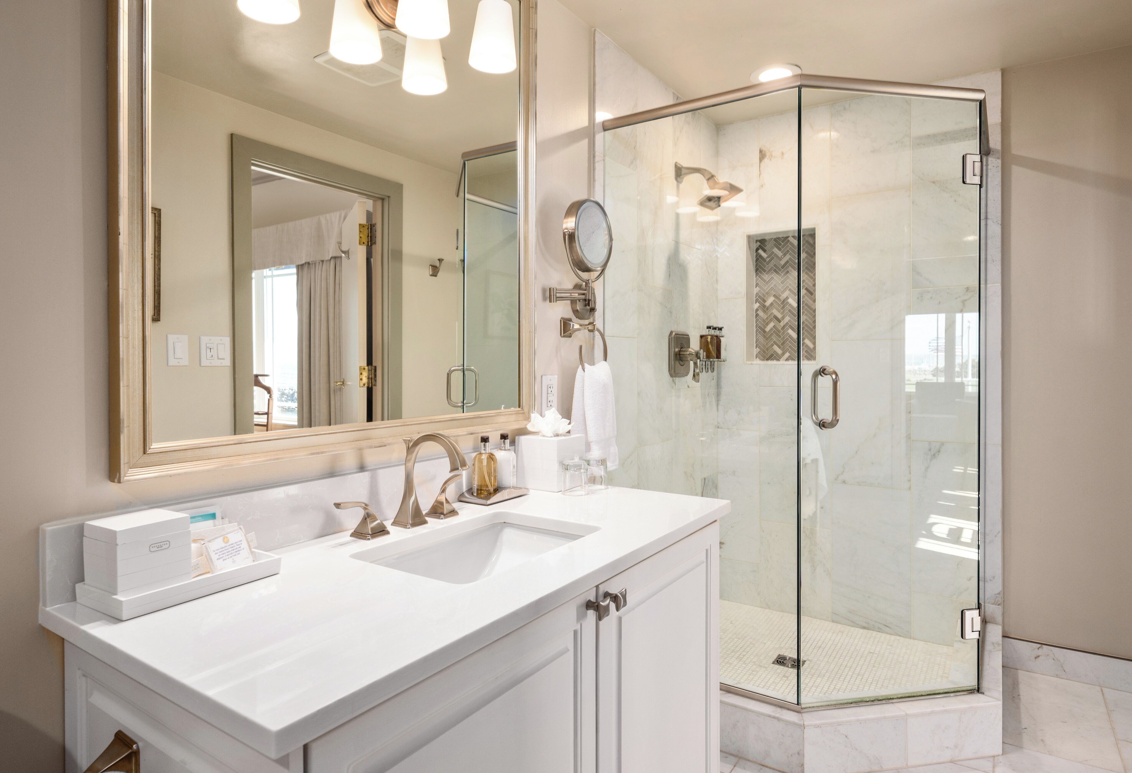 room, 1 king bed (premier bay view suite) | bathroom | free toiletries, hair dryer, bathrobes, towels