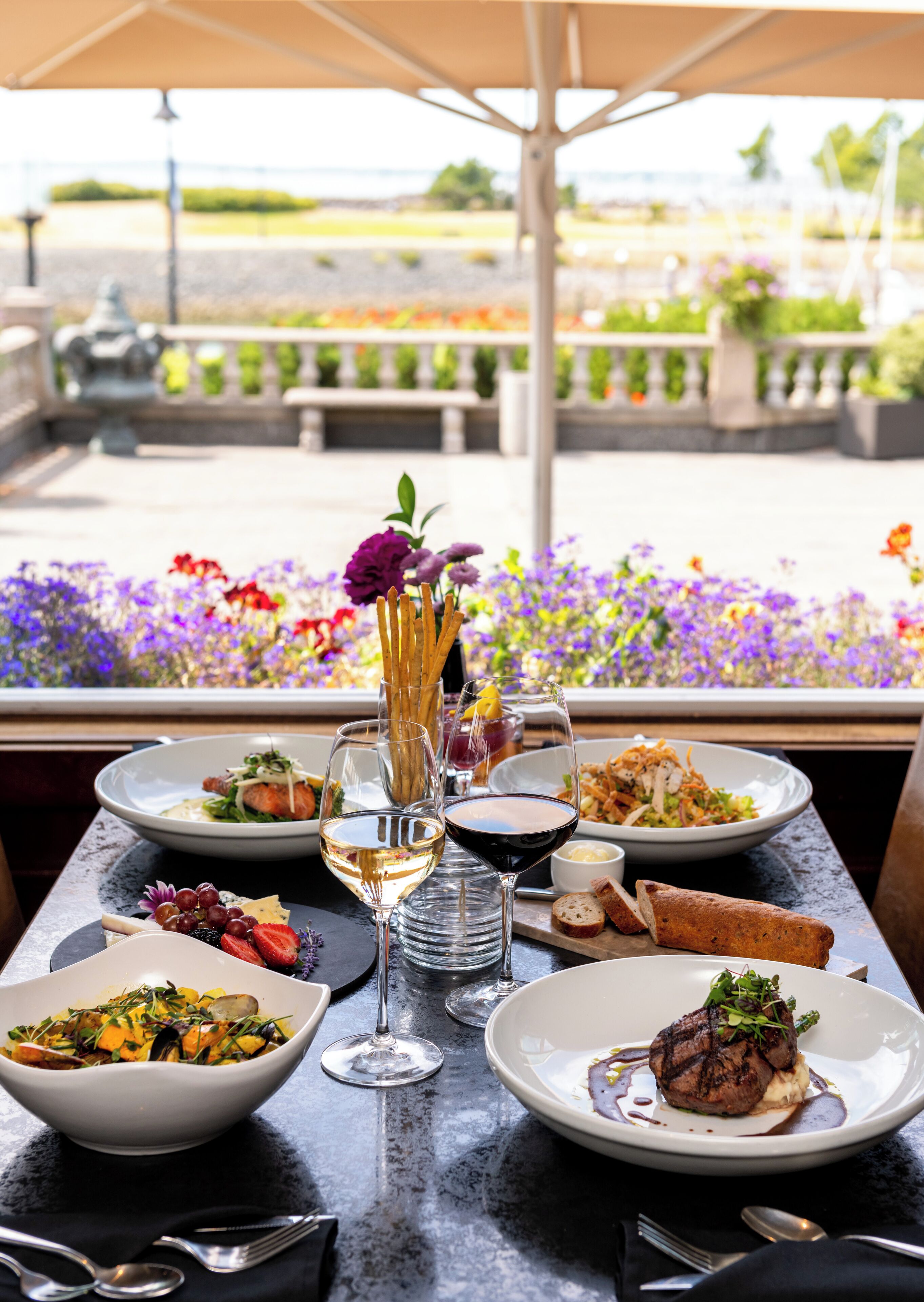 breakfast, lunch, dinner served; american cuisine