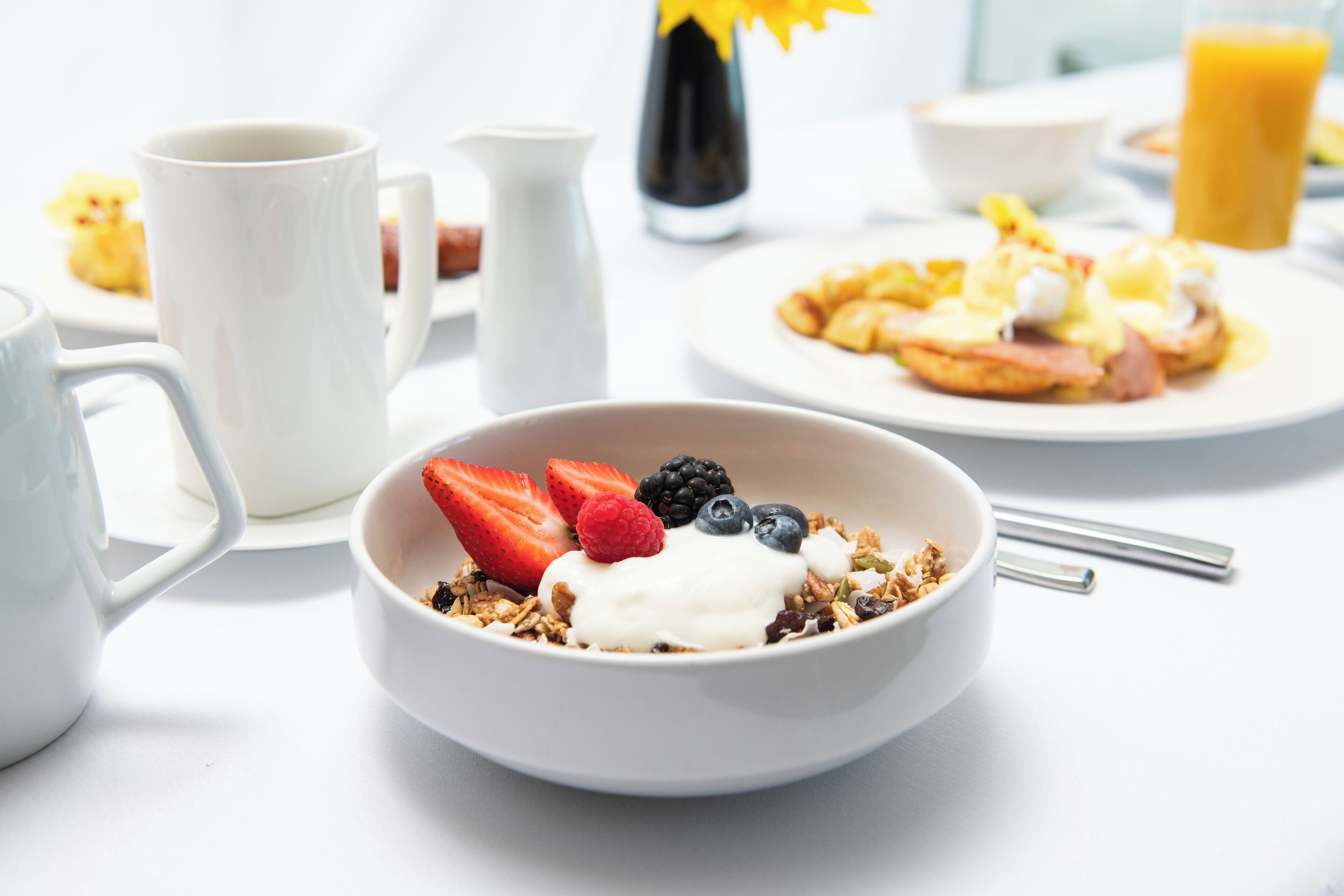 breakfast, lunch, dinner served; american cuisine