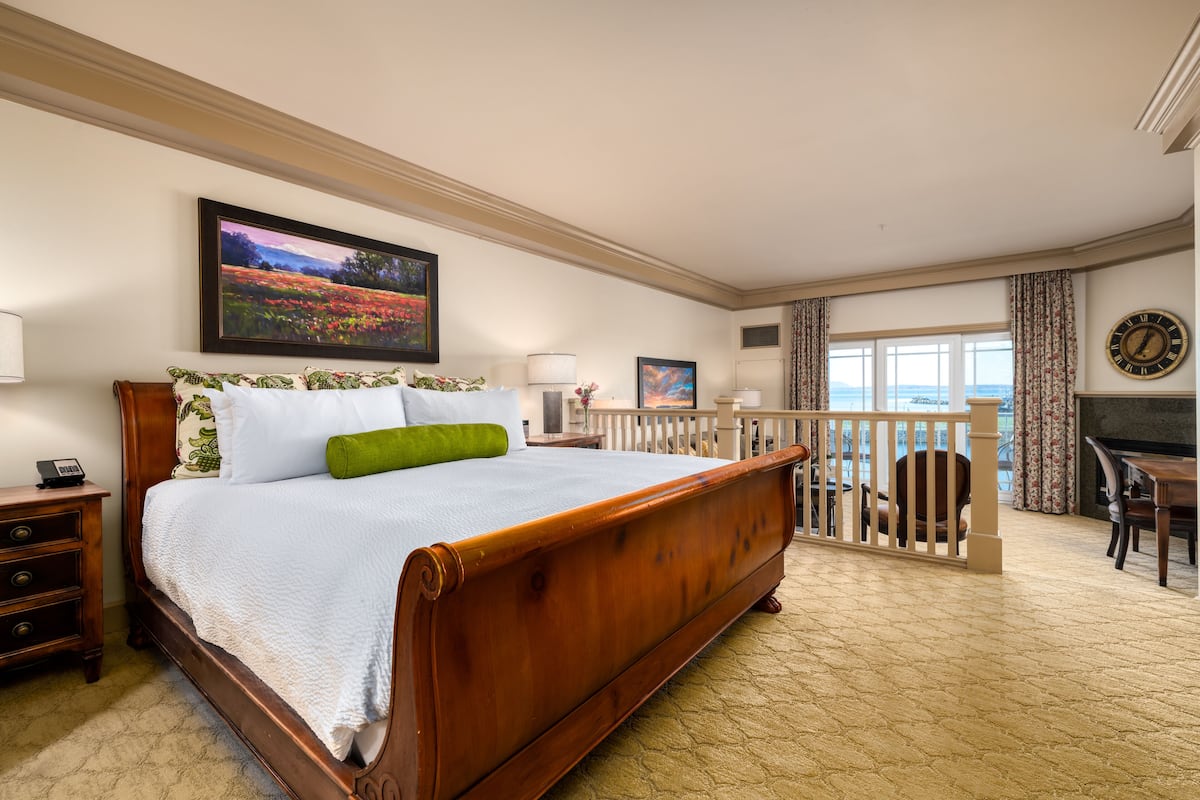 room, 1 king bed (premier bay view suite) | premium bedding, down duvets, pillow-top beds, minibar