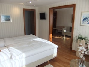 Literie hypoallergénique, coffres-forts dans les chambres, bureau