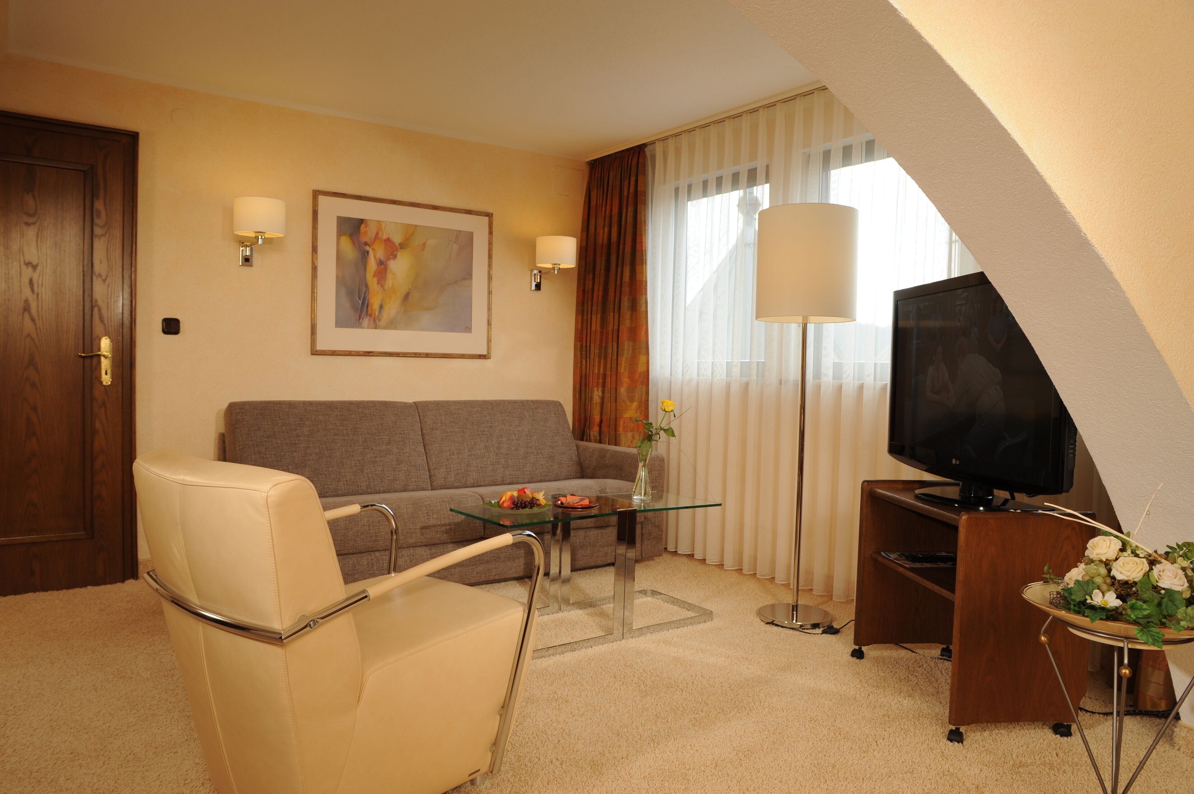 junior suite (hofgartenhaus) | living area | lcd tv