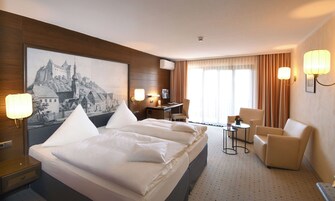 Comfort Double Room (Hofgartenhaus) | Hypo-allergenic bedding, minibar, desk, laptop workspace