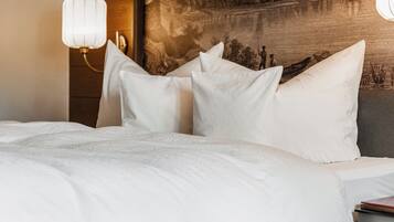 Ropa de cama hipoalergénica, minibar y escritorio