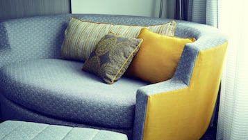 Allergitestet sengetøy, skrivebord og blendingsgardiner