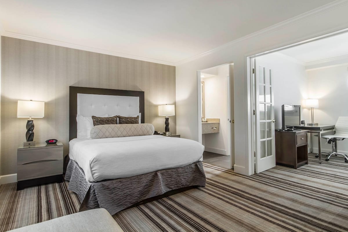 Suite, 1 Queen Bed, Non Smoking | Premium bedding, pillowtop beds, desk, laptop workspace