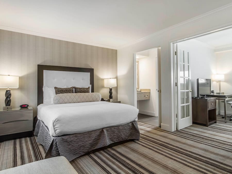 Suite, 1 Queen Bed, Non Smoking | Premium bedding, pillowtop beds, desk, laptop workspace