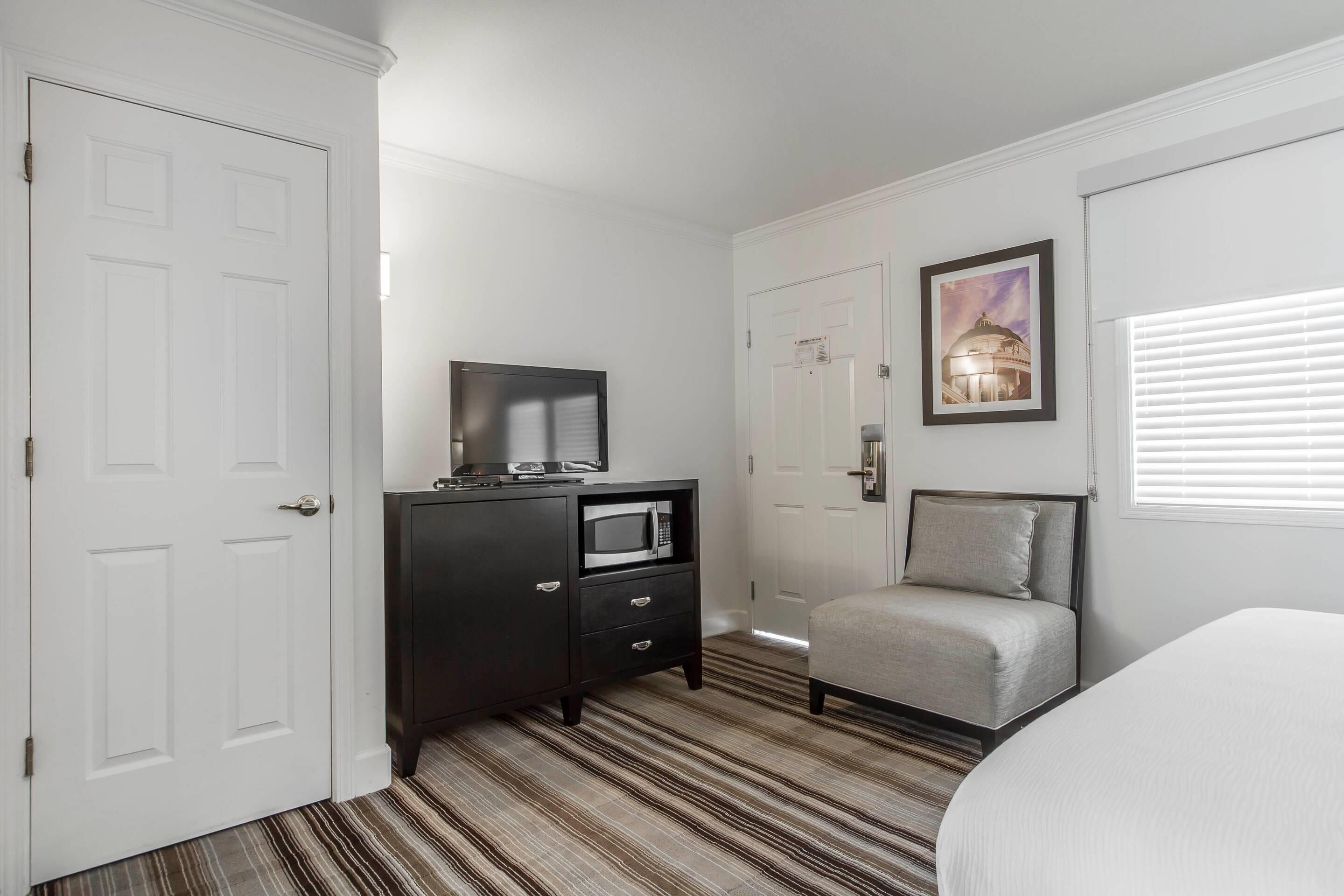 suite, 1 queen bed, non smoking | premium bedding, pillow-top beds, desk, laptop workspace