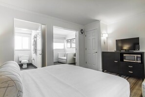 Suite, 1 Queen Bed, Non Smoking | Premium bedding, pillowtop beds, desk, laptop workspace - Inn Off Capitol Park, an Ascend Collection Hotel (Sacramento)