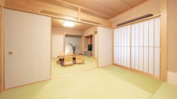 Japanese Superior | 1 bedroom, premium bedding, down comforters, desk