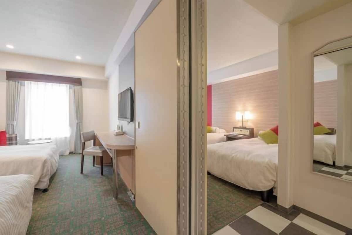 1 bedroom, premium bedding, down comforters, desk