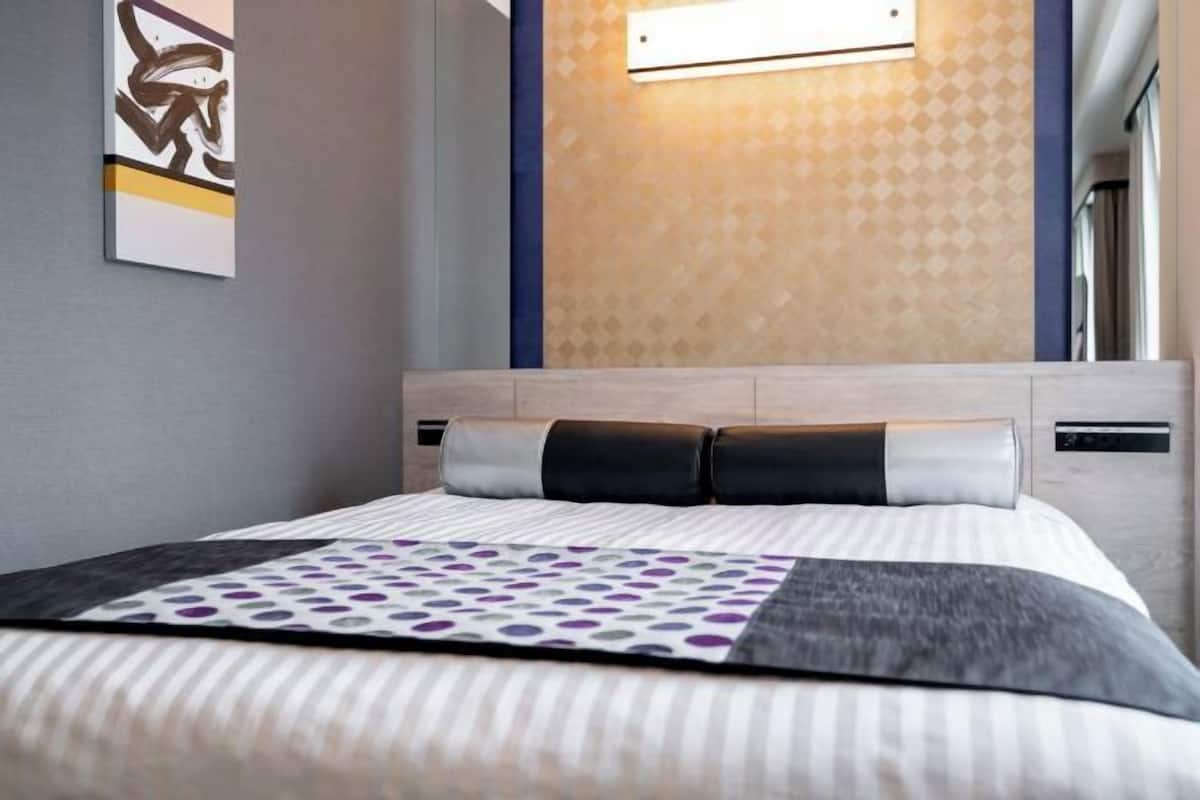 1 habitación, ropa de cama de alta calidad, edredón y escritorio