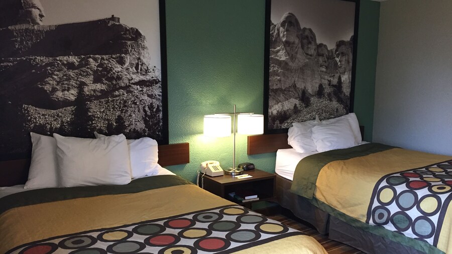 Super 8 by Wyndham Redfield