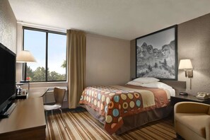 Desk, free cribs/infant beds, free rollaway beds, free WiFi - Super 8 by Wyndham Redfield (Redfield)