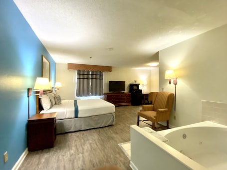 Suite, 1 King Bed, Non Smoking, Hot Tub | Iron/ironing board, rollaway beds, free WiFi. FairBridge Inn Express Mount Vernon