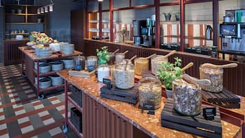 Desayuno buffet todos los días (SEK 229 por persona)