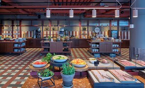 Petit déjeuner buffet (229 SEK par personne)