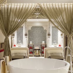Couples treatment room(s), sauna, hot tub, steam room, body treatments