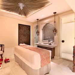 Couples treatment room(s), sauna, hot tub, steam room, body treatments