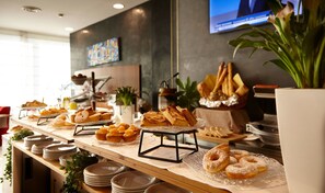 Desayuno estilo bufé