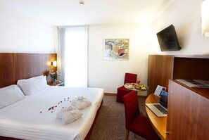 Premium bedding, down comforters, in-room safe, desk - Vicenza Tiepolo Hotel (Vicenza)