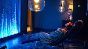 Couples treatment room(s), sauna, hot tub, steam room, body treatments