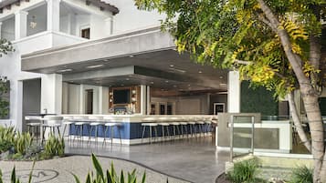 2 bars/lounges, poolside bar