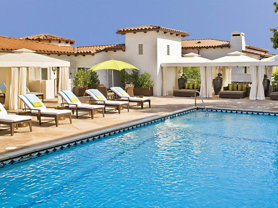 2 outdoor pools