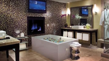 Presidential-villa | Badeværelse | Designertoiletartikler, hårtørrer, badekåber, håndklæder