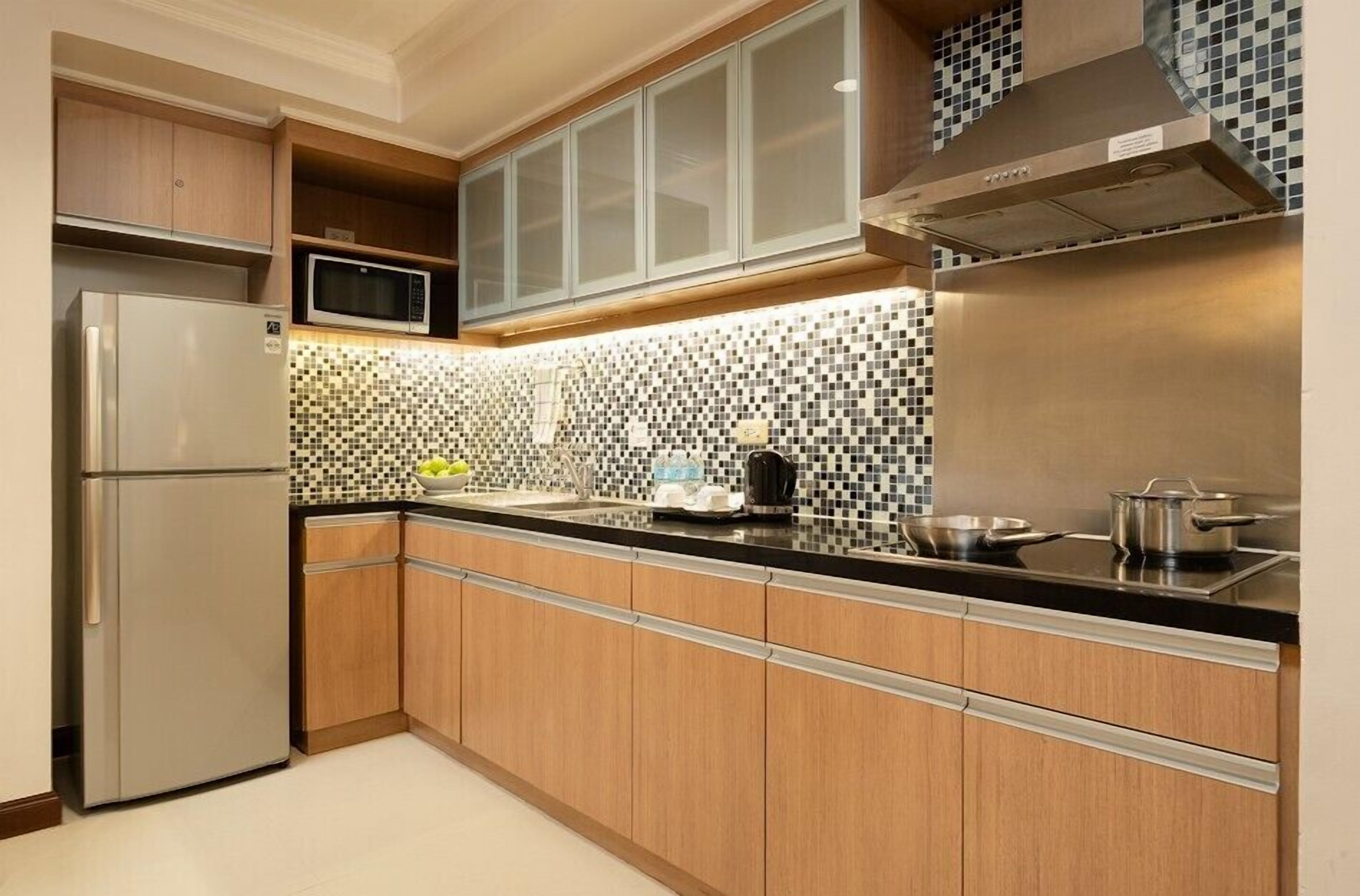 one-bedroom suite | private kitchen | microwave, electric kettle, toaster